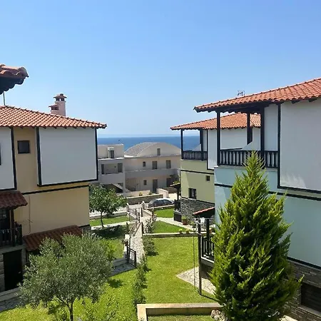 Family In Upper Floor דירה